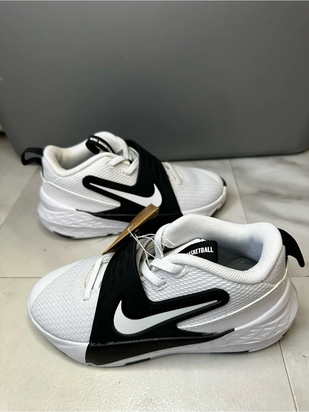 Nike Team Hustle D 12 black and white
